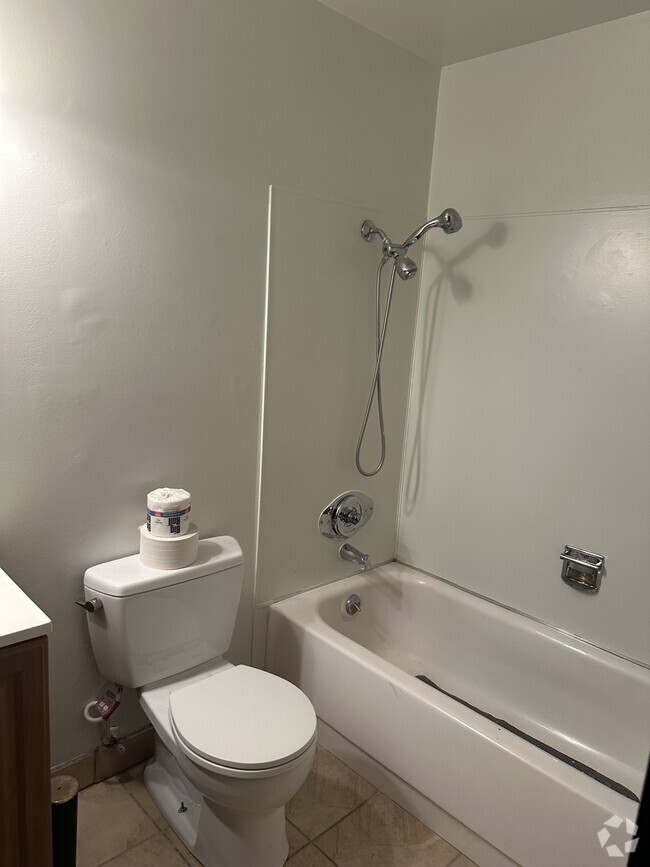 Bathroom - 301 Nevin Ave Unit B Rental