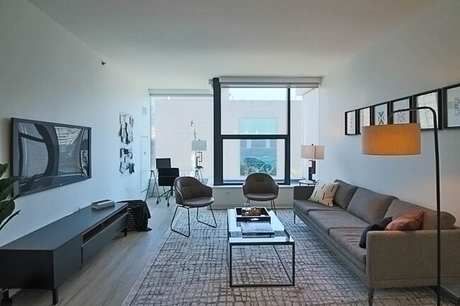 Photo - 856 W Van Buren St