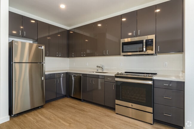 1BR, 1BA - 757SF