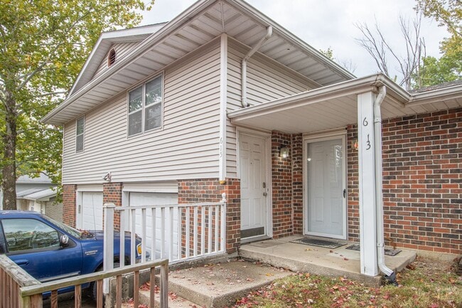 Building Photo - 613-615 Pear Tree Circle Unit 613 Pear Tree Circle