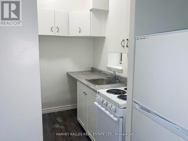 Photo - 1582 Bathurst St Unité 105