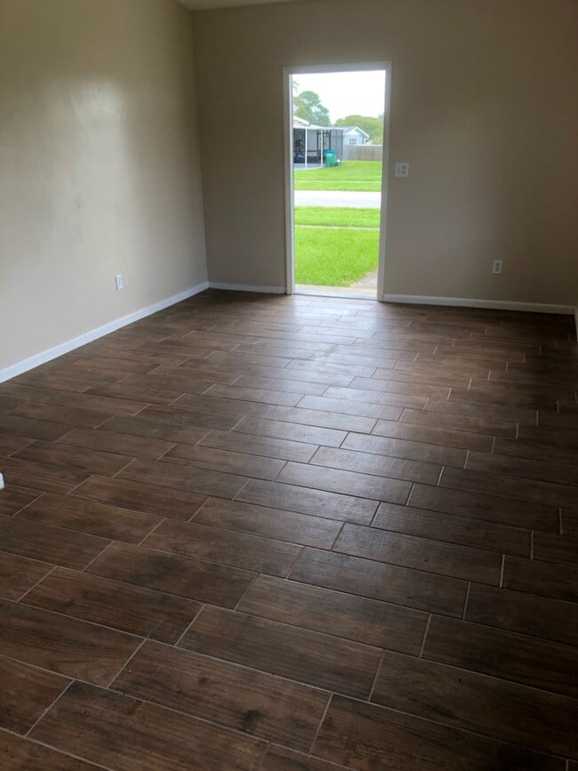 Photo - 2 Bed 1 Bath Home | Pet Friendly with Fenced Yard | Washer Dryer Hook Ups | Section 8 Welcome