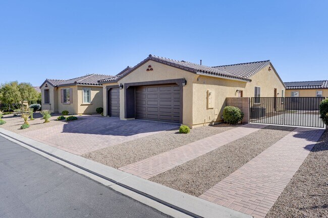 BEAUTIFUL SINGLE STORY HOME WITH 5 BEDROOM... - BEAUTIFUL SINGLE STORY HOME WITH 5 BEDROOM...