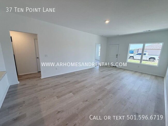 Photo - 37 10 Point Ln