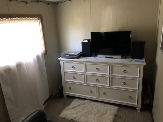 Photo - Available June 1st – 4 Bedroom, 1 Bathroom Single Family Home