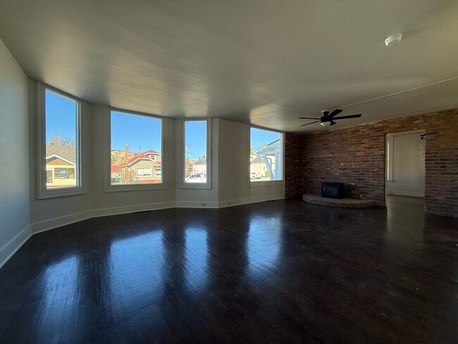 Photo - 215 W 5th St