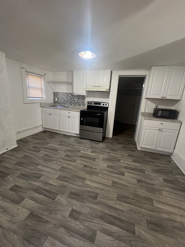 Photo - 529 E William St