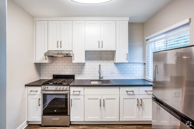 0BR, 1BA - 400 SF - #135