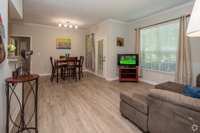 1BR, 1BA - Ascot - 750SF - Living Room