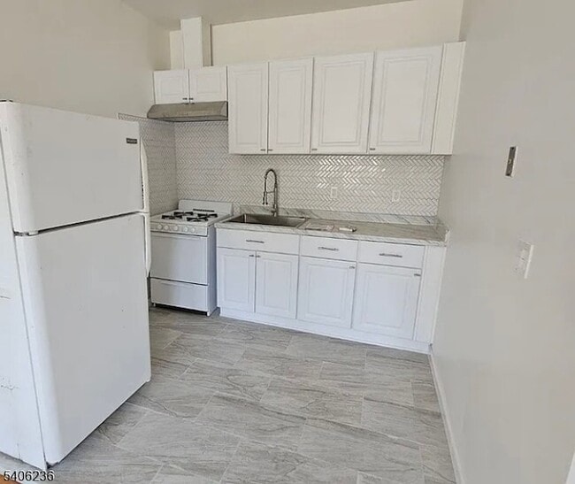 Building Photo - 502 Washington Ave Unit 1