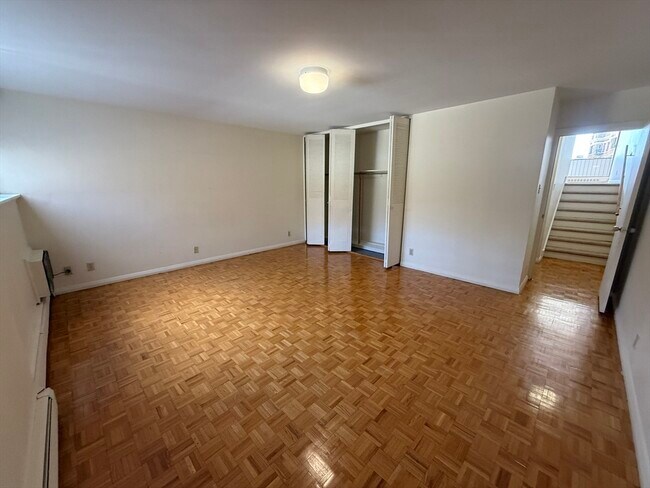 Photo - 125 Chiswick Rd Unidad 208