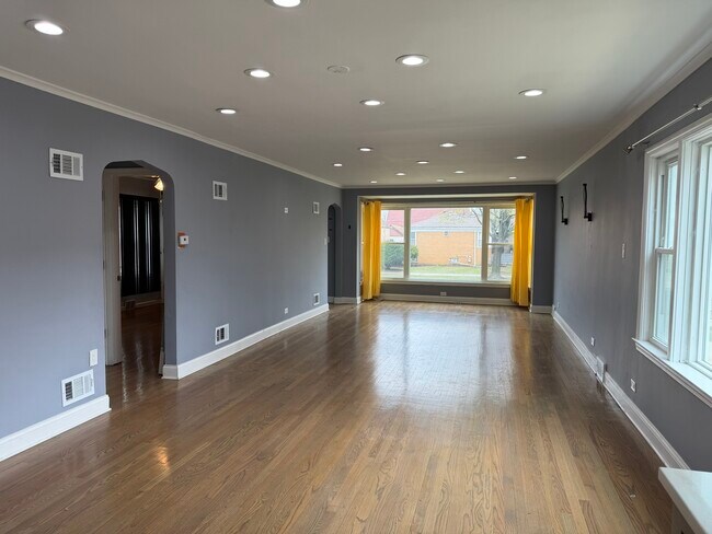 Photo - 8201 S Homan Ave