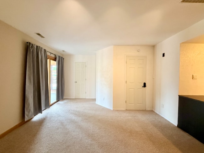 Photo - 301 W Mangrum Dr