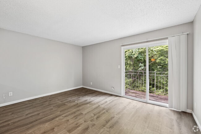 2BR, 1BA - 944SF - Living Room