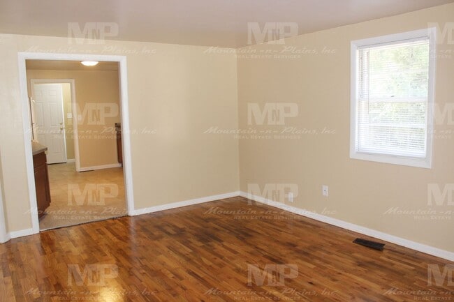 Photo - 216 Clover Ln