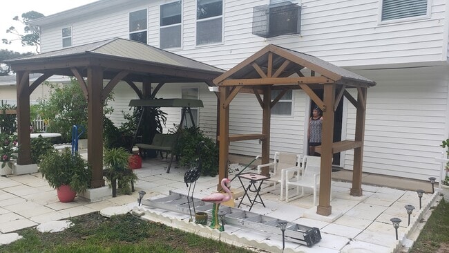 Photo - 486 Pinewood St