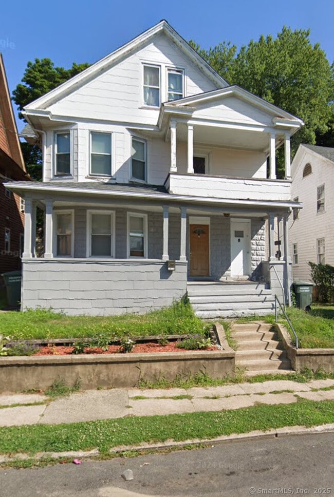 Building Photo - 208 Fairview Ave Unit 2