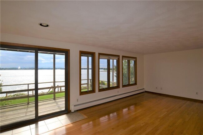 Photo - 174 Narragansett Ave