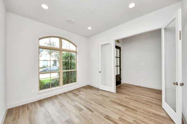 Photo - 2719 Country Ln