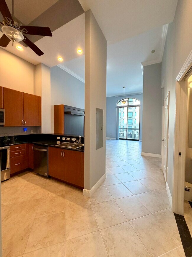 Building Photo - 701 S Olive Ave Unit 317