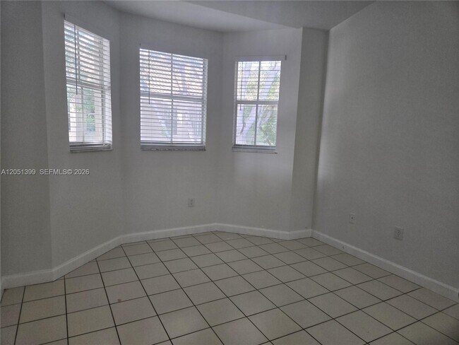 1661 SE 29th Ct Unit 202