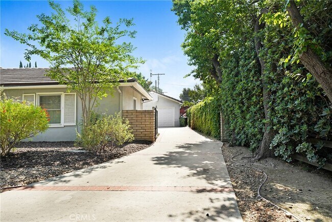 Building Photo - 10918 White Oak Ave Unit 10918 Rental