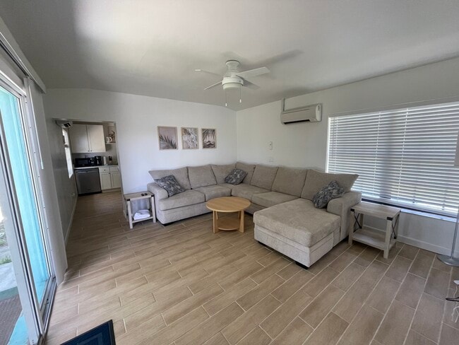 Photo - 104 W Osceola Ln