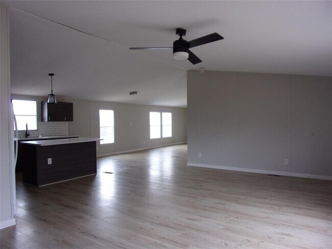 Photo - 360 Rangeland Rd