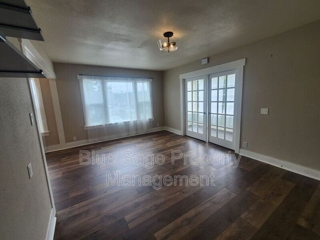 Photo - 1011 W 11th St