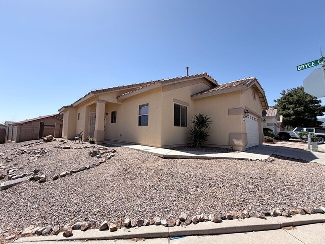 Photo - 3BR/2BA/2CG 1,401 sq.ft. rental with Community POOL in Sierra Vista, AZ