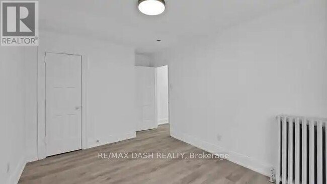 Photo - 917 St Clair Ave W Unit 30