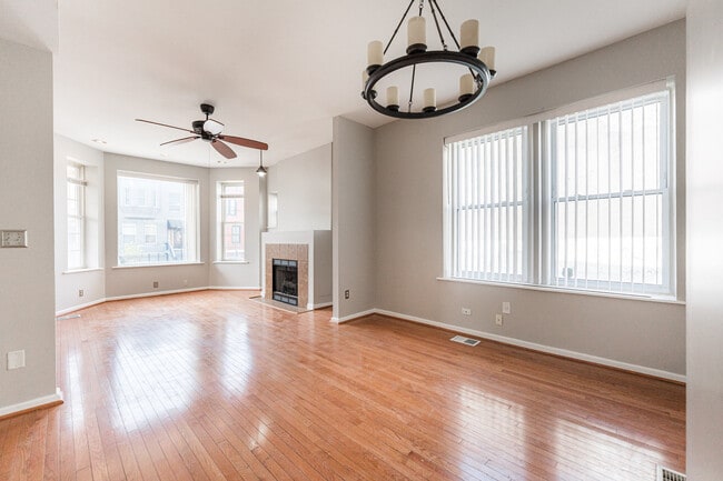 Photo - 2916 W Warren Blvd Unit 1