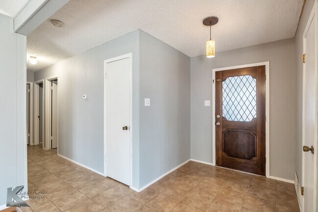 Photo - Cul-de-Sac 3/2/2; NEW INTERIOR PAINT DEC 2025; NEW CARPET DEC 2025!