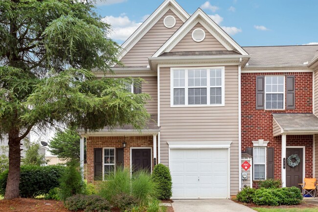 Building Photo - Azalea Circle Charmer – Walkable, Stylish ... Rental