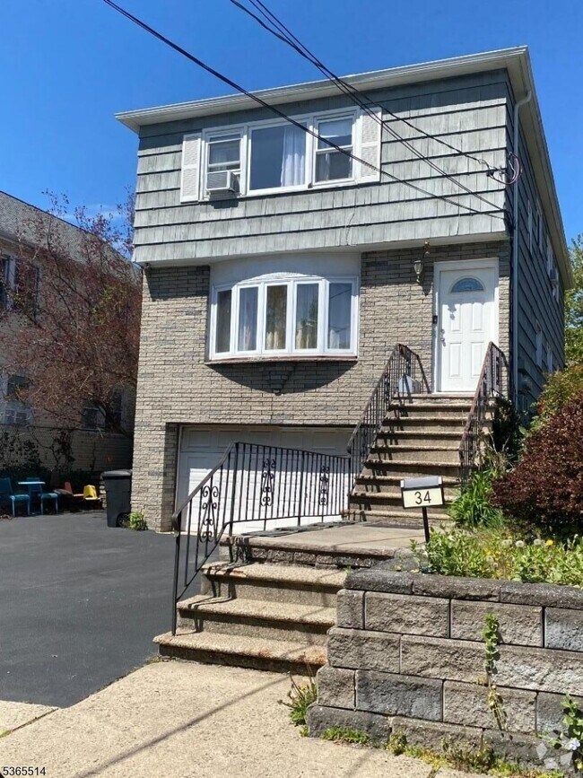 Building Photo - 34 Warman St Unit 2 Rental