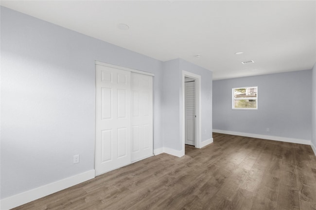 Photo - 683 NW 21 St