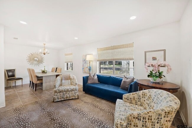 Photo - 207 E Sheridan St