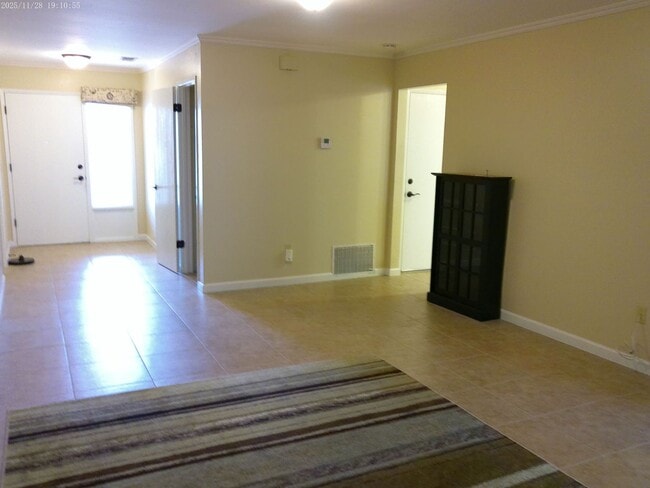 Photo - 726 Almond Dr