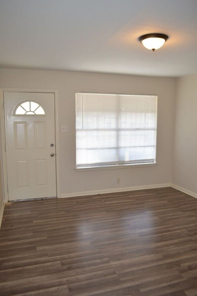 Photo - Charming 3 bed 2 bath right off Commerce a...