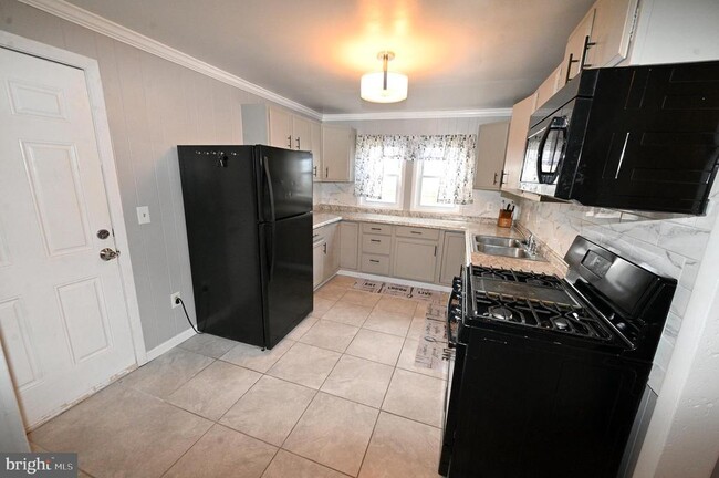 Building Photo - 2610 Lakehurst Ave