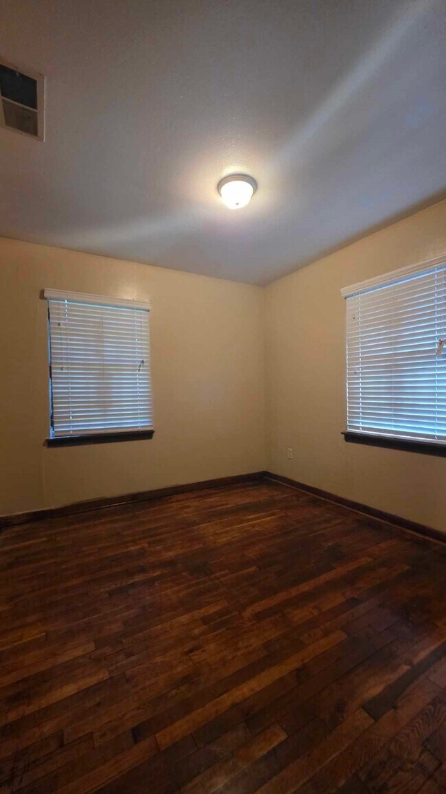 Photo - 4532 Briscoe St