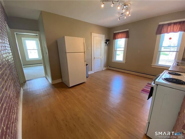 Photo - 114 Nooks Hill Rd