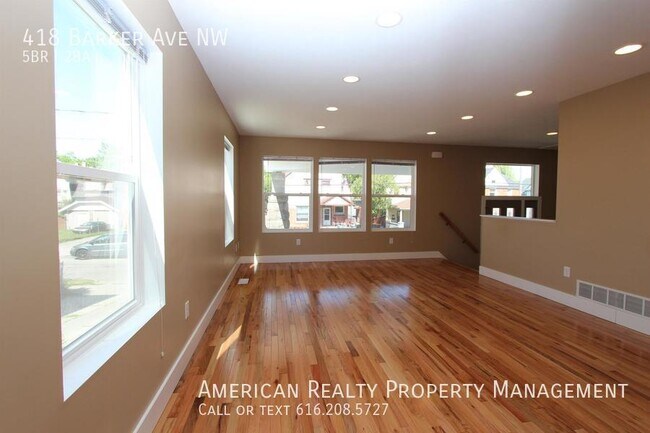 Photo - 418 Barker Ave NW