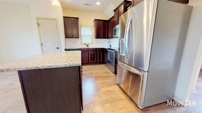 143 Balboa Pkwy