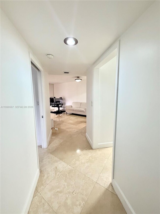 Photo - 15405 N Miami Lakeway Unit 207