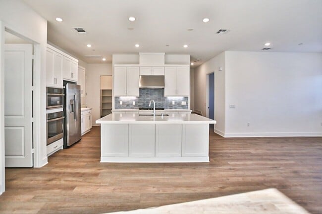 Photo - 5 Bedroom SFR in Irvine