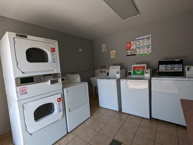 Building Photo - 1003 Leaf Ave