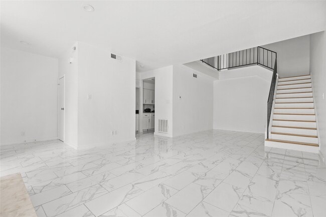 Building Photo - 2409 Bering Dr Unit 4