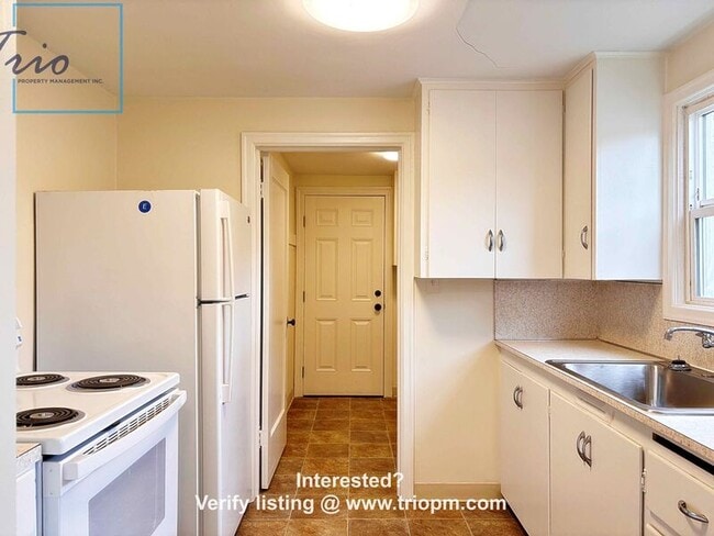 Photo - 1869 Hilyard St