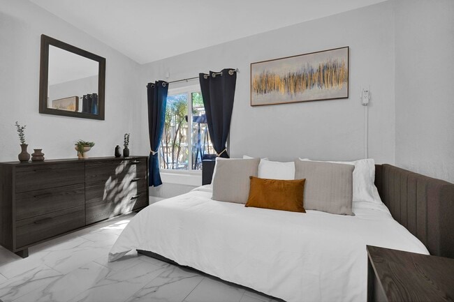 Photo - 2440 SW 19th Ave Unit Cozy Tropical Oasis